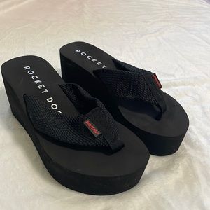 Rocket Dog platform sandals/flip flops NWOT
